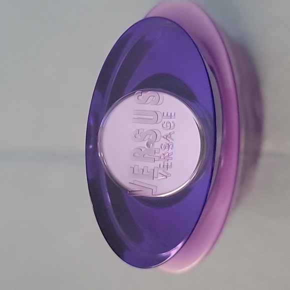 VERSUS Delicate Body Lotion 6.7 FL oz - Picture 3 of 14